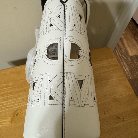 Michael Kors White Cut Out Tote Bag - Picture 5 of 8